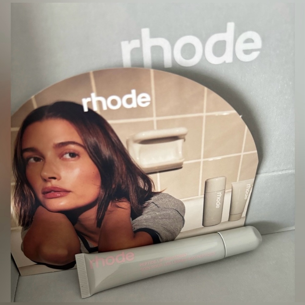 Rhode vanilla peptide lip treatment